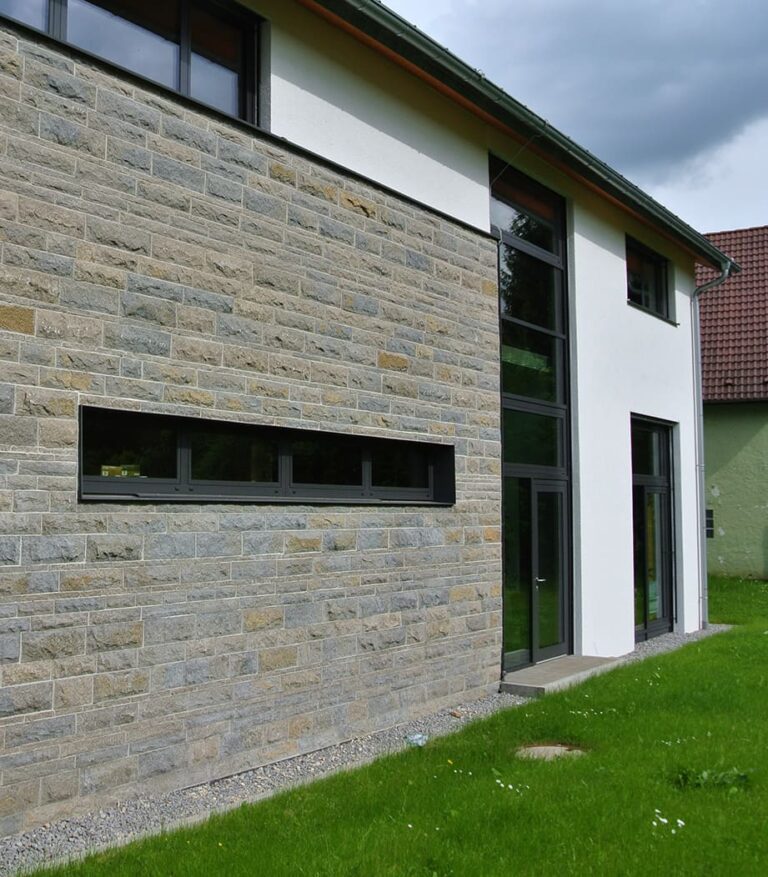 Haus mit Steinfassade